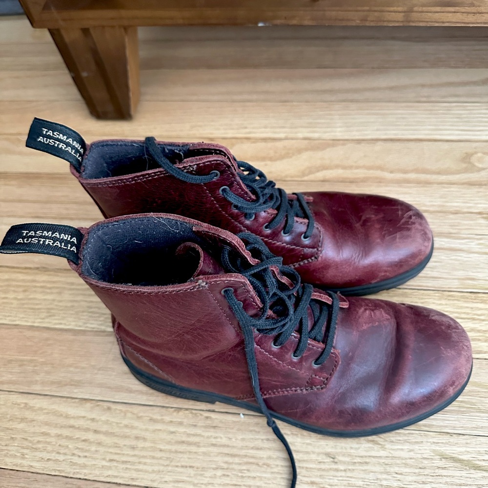 Blundstone oxblood lace up boots